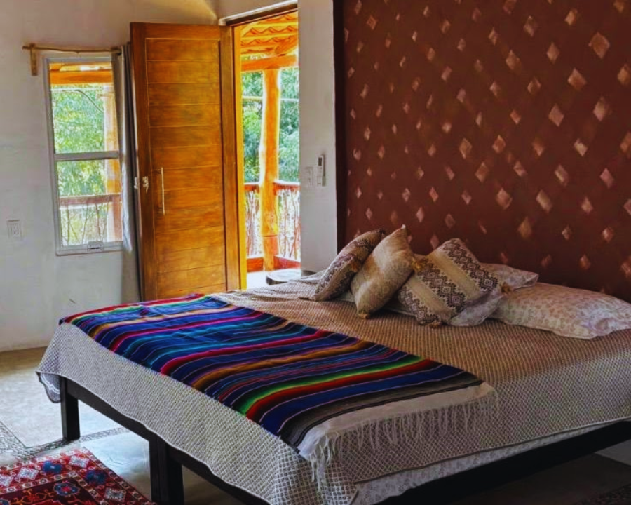 Detalle de las dos camas matrimoniales juntas en la Habitación Primavera climatizada