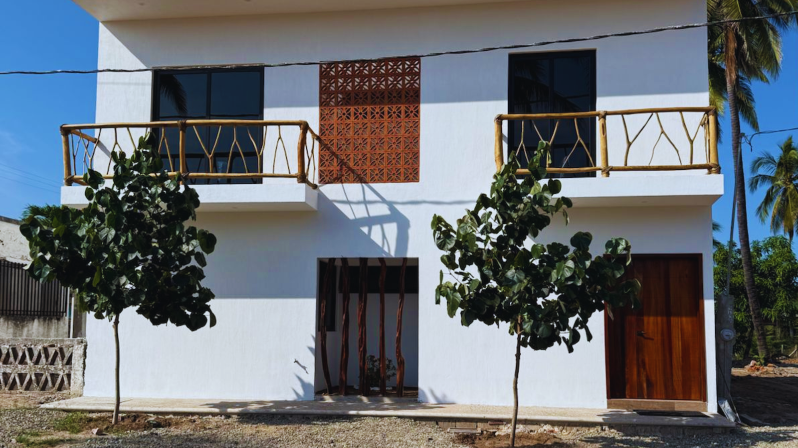 Renta vacacional privada Casa Cisne con alberca central en Punta Pérula