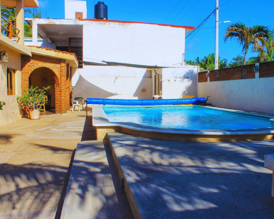 Alberca privada y áreas exteriores de Casa Colibrí en Punta Pérula