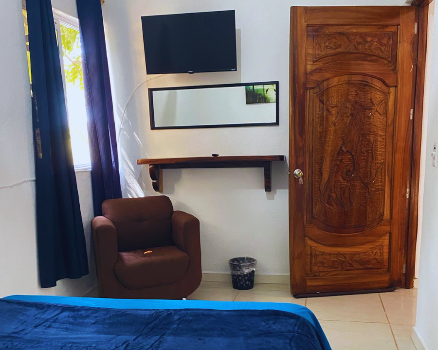 Habitación con ventilación y camas matrimoniales en Casa Villa Coral