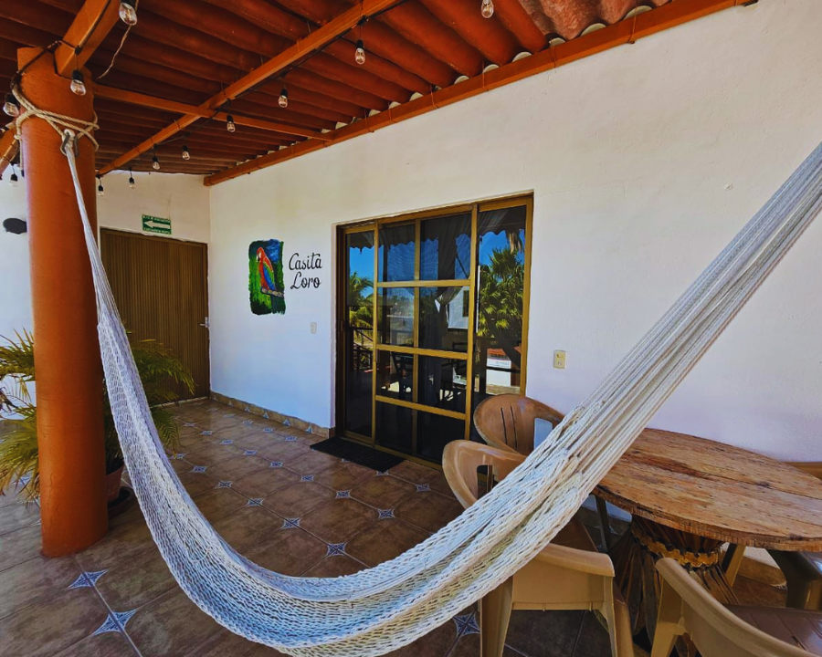 Interior y terraza de Casita Loro en Castillo Diana