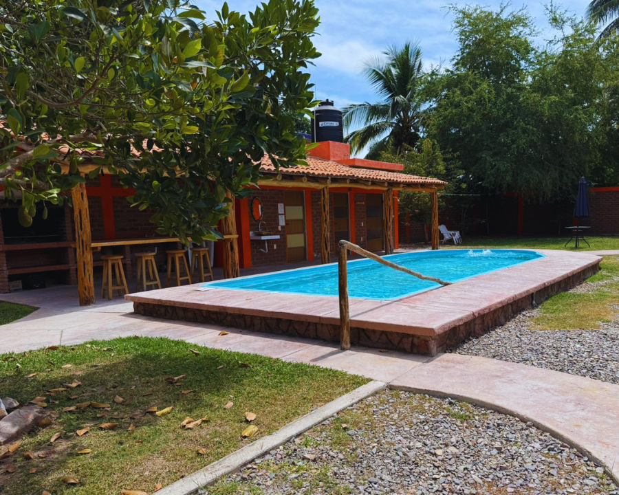 Alberca y palapa compartida con asador en Complejo Aventura Mex y Can Punta Pérula