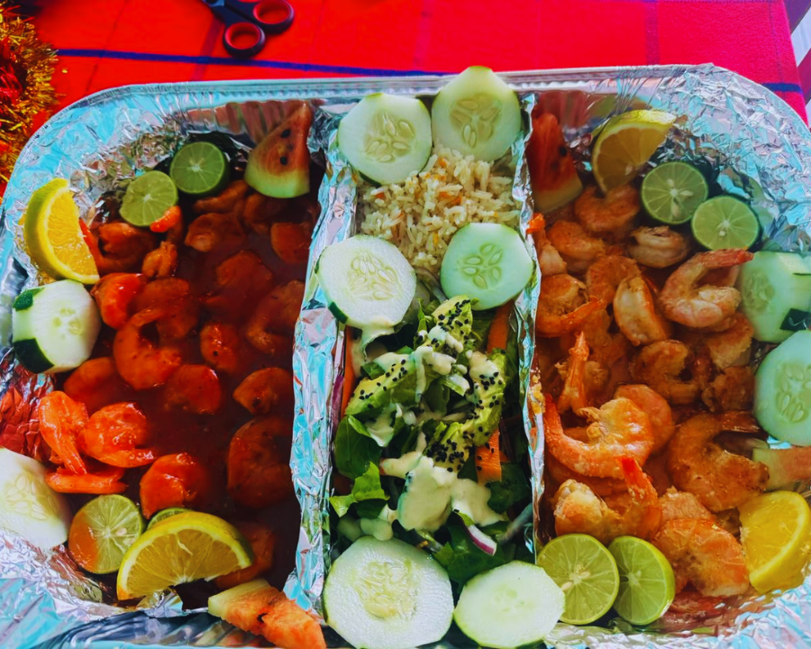 Plato grande para compartir con dos órdenes de camarones diferentes