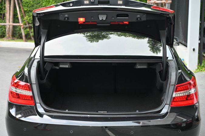 Espacio de cajuela para maletas